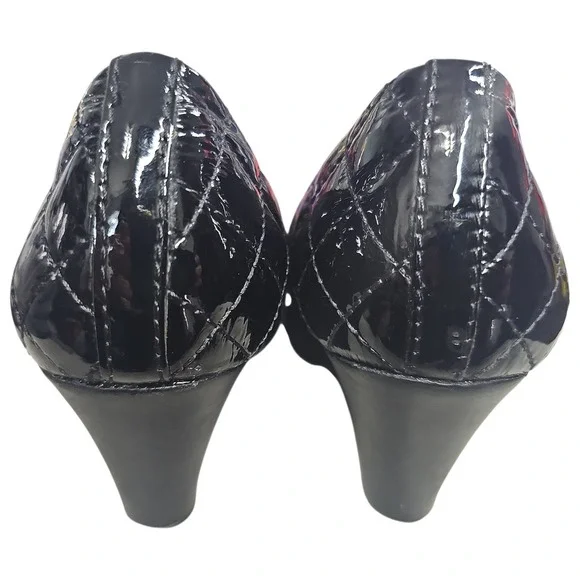 Tory Burch "Quinn" quilted patent leather wedge pump‎ - Picture 6 of 8